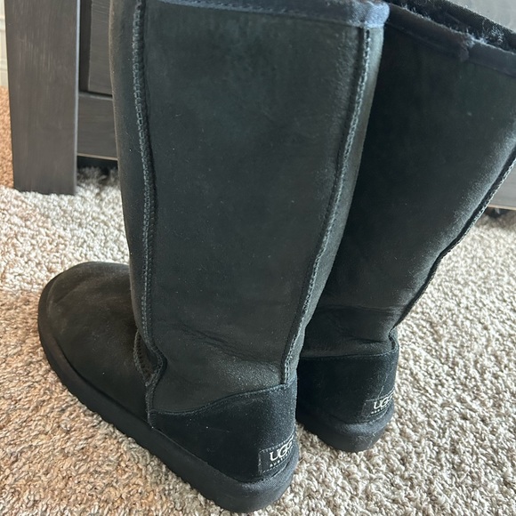 Black tall uggs - Picture 3 of 3